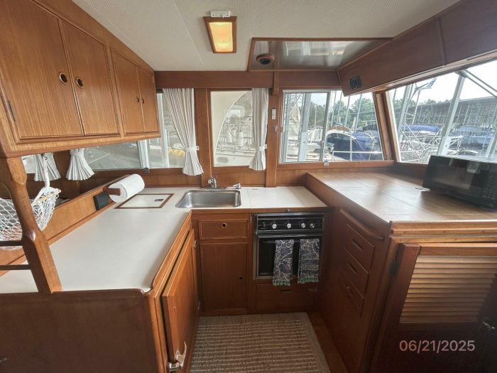 interior, Grand Banks 36 Europa, trawler for sale