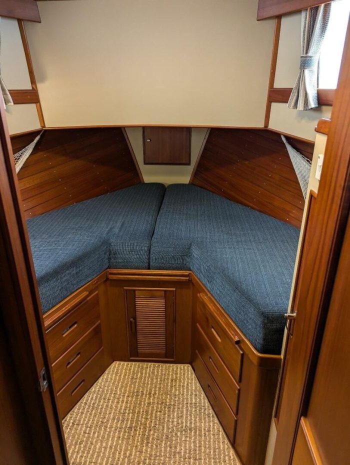 bed, Grand Banks 36 Europa, trawler for sale
