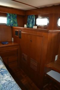 bed, Defever 44, trawler for sale