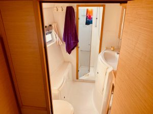 bath, Lagoon 420, catamaran for sale