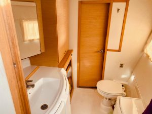 bath, Lagoon 420, catamaran for sale