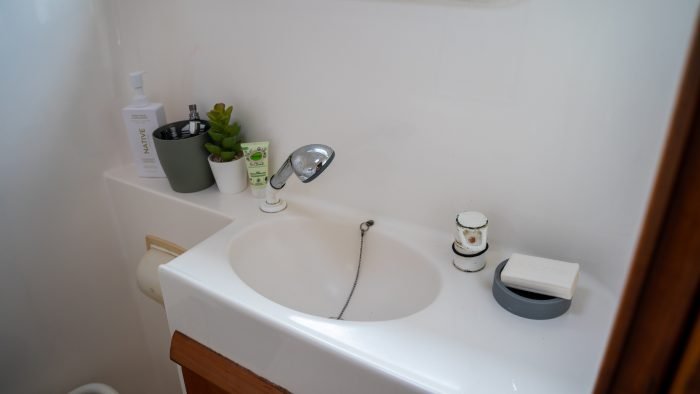 bath, Privilege 435, catamaran for sale