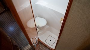 bath, Privilege 435, catamaran for sale