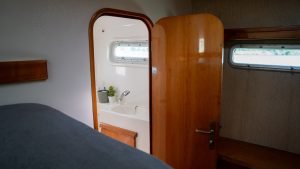 bath, Privilege 435, catamaran for sale