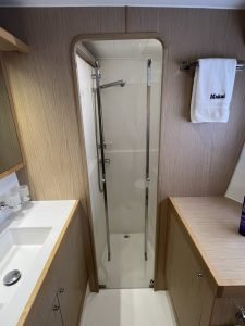 bath, Lagoon 400, catamaran for sale