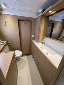 bath, Lagoon 400, catamaran for sale