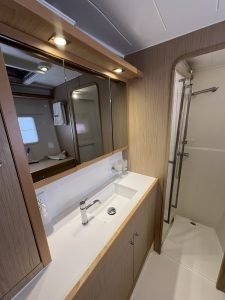 bath, Lagoon 400, catamaran for sale