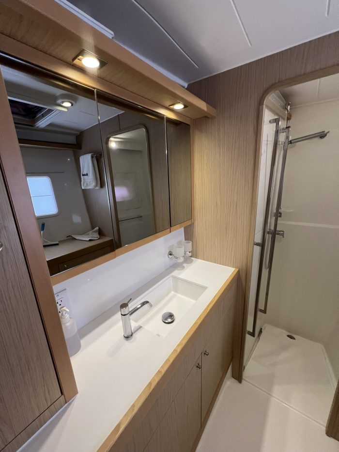 bath, Lagoon 400, catamaran for sale