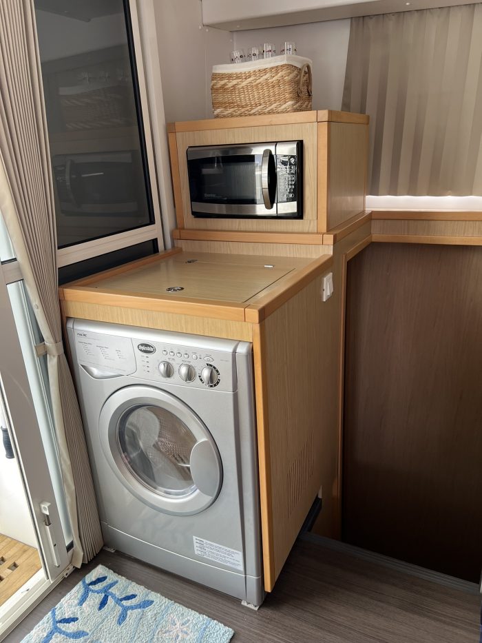 interior, Lagoon 400, catamaran for sale