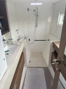 bath, Lagoon 46, catamaran for sale
