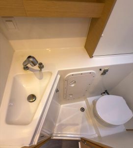 bath, Lagoon 42, catamaran for sale