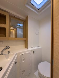 bath, Lagoon 42, catamaran for sale