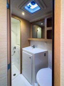 bath, Lagoon 42, catamaran for sale