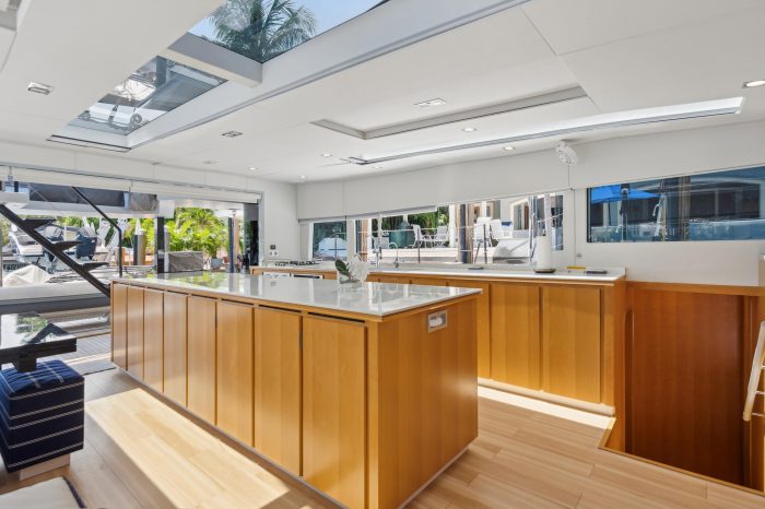 salon, MC 62, catamaran for sale