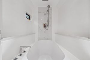 bath, MC 62, catamaran for sale