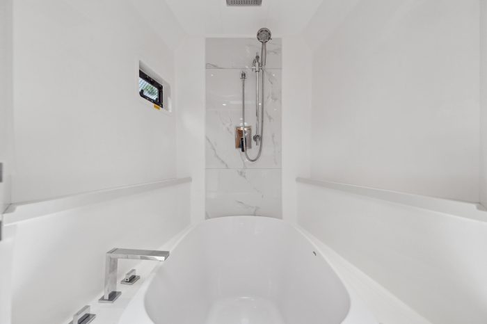 bath, MC 62, catamaran for sale