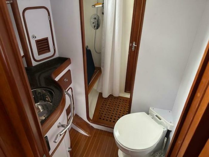 bath, Passport 545, sailboat for sale