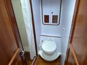 bath, Passport 545, sailboat for sale