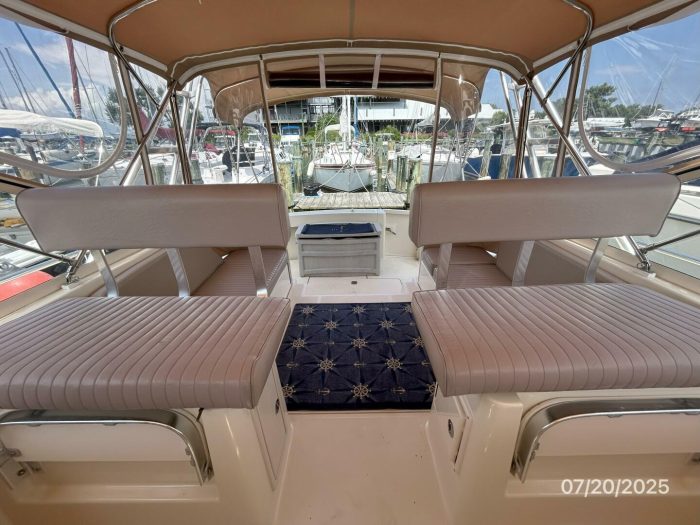 cockpit, Mainship 34, trawler for sale