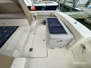 cockpit, Mainship 34, trawler for sale
