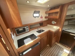 interior, Mainship 34, trawler for sale