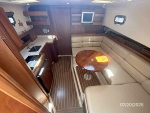 salon, Mainship 34, trawler for sale