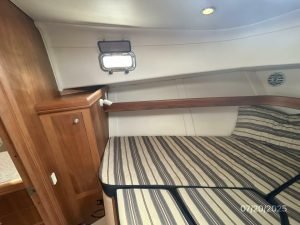 bed, Mainship 34, trawler for sale