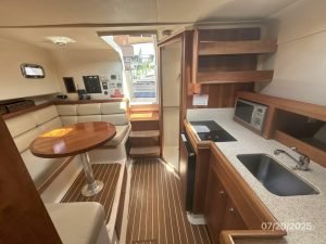 salon, Mainship 34, trawler for sale