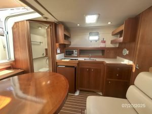 interior, Mainship 34, trawler for sale