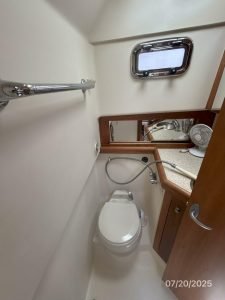 bath, Mainship 34, trawler for sale