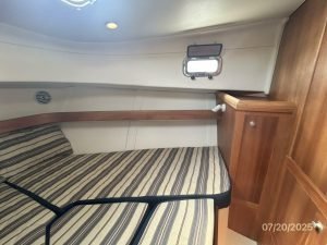 bed, Mainship 34, trawler for sale
