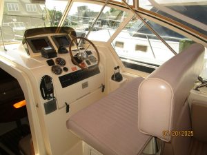 helm, Mainship 34, trawler for sale