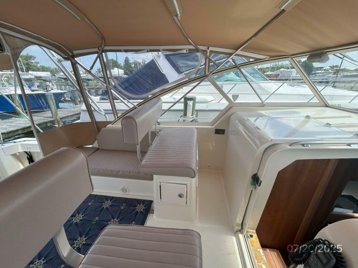 cockpit, Mainship 34, trawler for sale