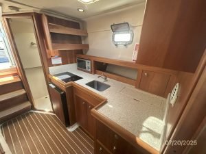 interior, Mainship 34, trawler for sale
