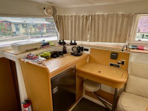 salon, Lagoon 421, catamaran for sale