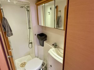 bath, Lagoon 421, catamaran for sale
