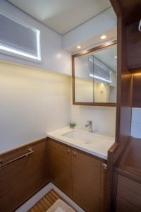 bath, Lagoon 52F, catamaran for sale