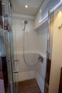 bath, Lagoon 52F, catamaran for sale