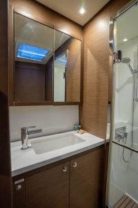 bath, Lagoon 52F, catamaran for sale
