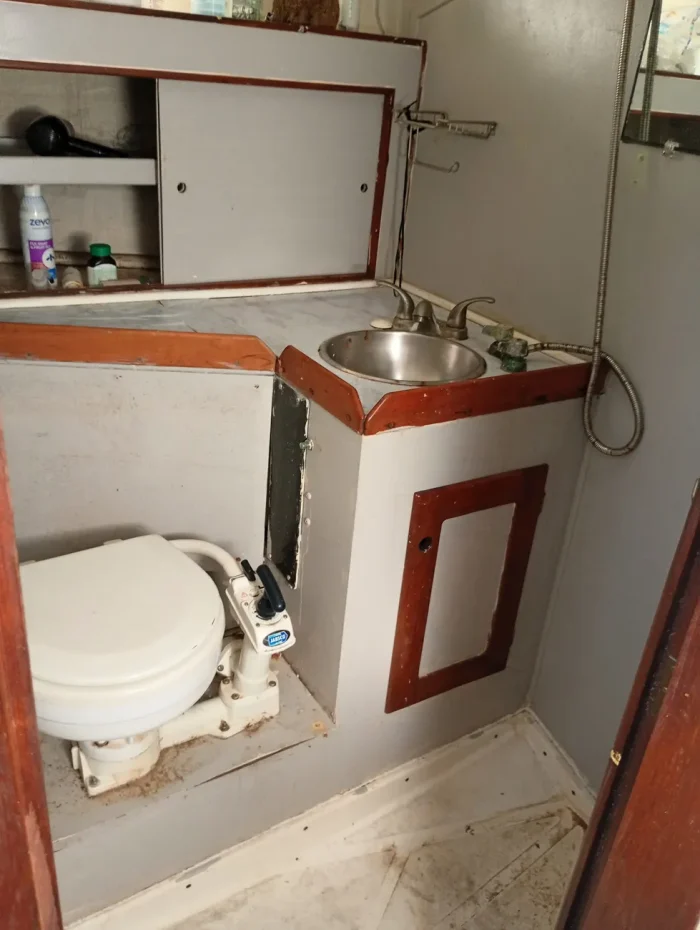 bath, Morgan 41 Out Island, sailboat for sale