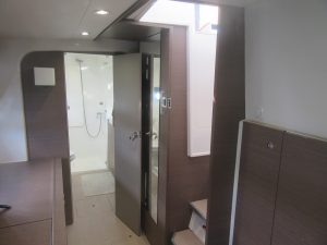 bath, Bali 4.1, catamaran for sale