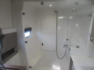 bath, Bali 4.1, catamaran for sale