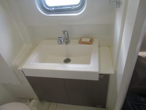 bath, Bali 4.1, catamaran for sale