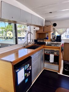 salon, Lagoon 420, catamaran for sale