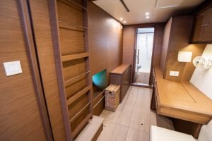 bath, Lagoon 450, catamaran for sale