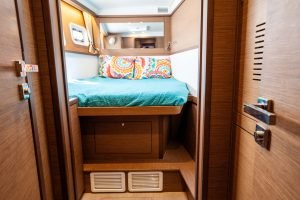bath, Lagoon 450, catamaran for sale