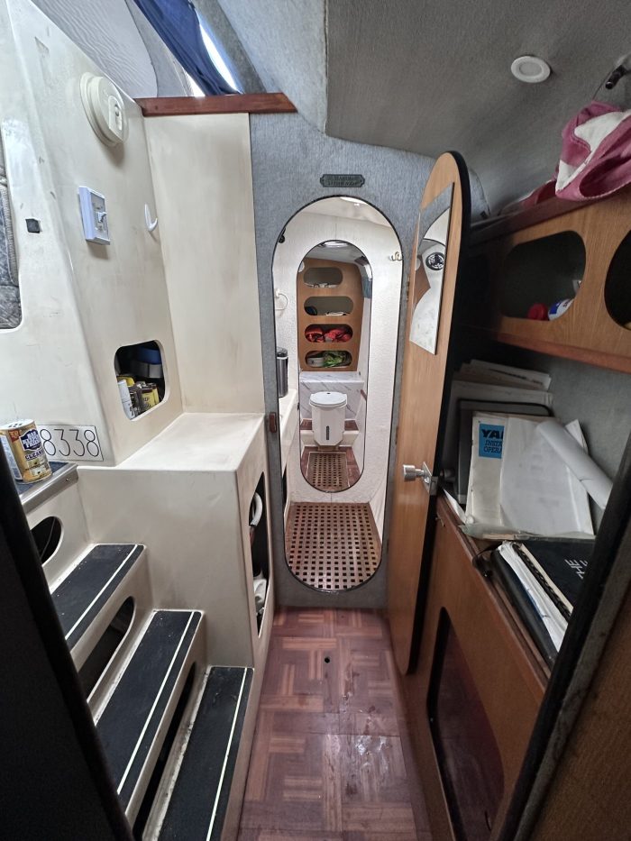bath, Solaris 32 Sunstar, catamaran for sale