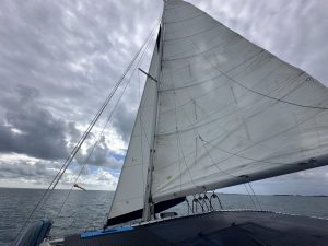 underway, Solaris 32 Sunstar, catamaran for sale