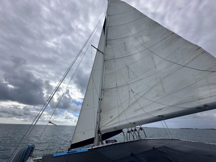 underway, Solaris 32 Sunstar, catamaran for sale