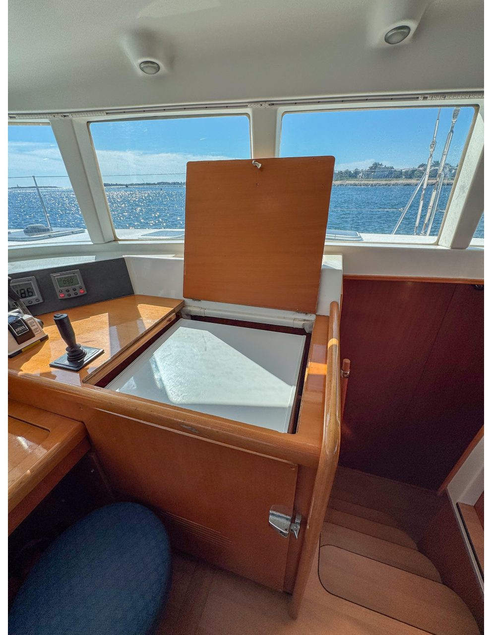navigation station, Lagoon 440, catamaran for sale